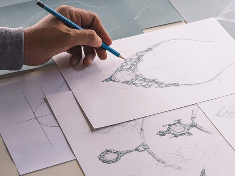 Graduate in Jewellery Design & Technology 4